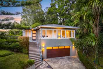 1 Huia Road, Titirangi