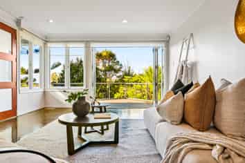 1 Huia Road, Titirangi