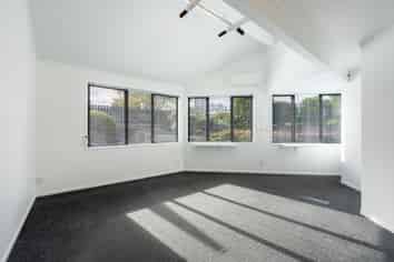 Affordable Howick Office, flexible terms & park