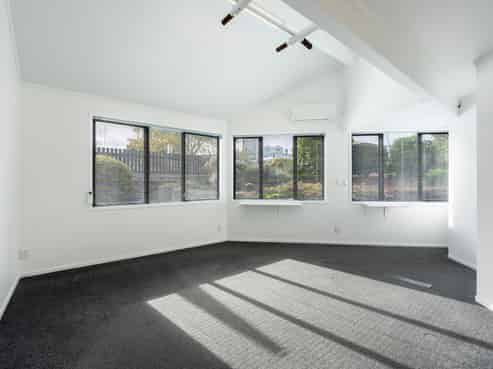 Affordable Howick Office, flexible terms & park