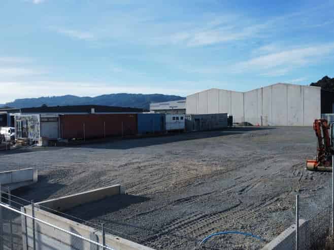 New Secure 2,000sqm Yard