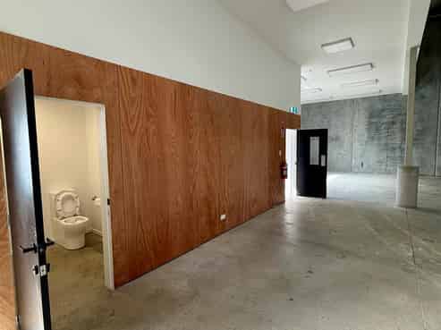 Modern Warehousing with Mezzanine Office