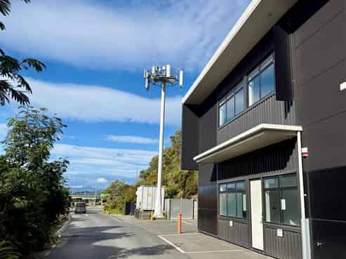 Modern Warehousing with Mezzanine Office