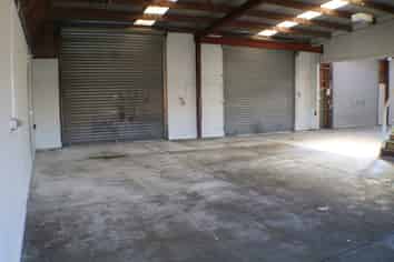 TRADE RETAIL / 3 BAY WORKSHOP - HARD TO FIND
