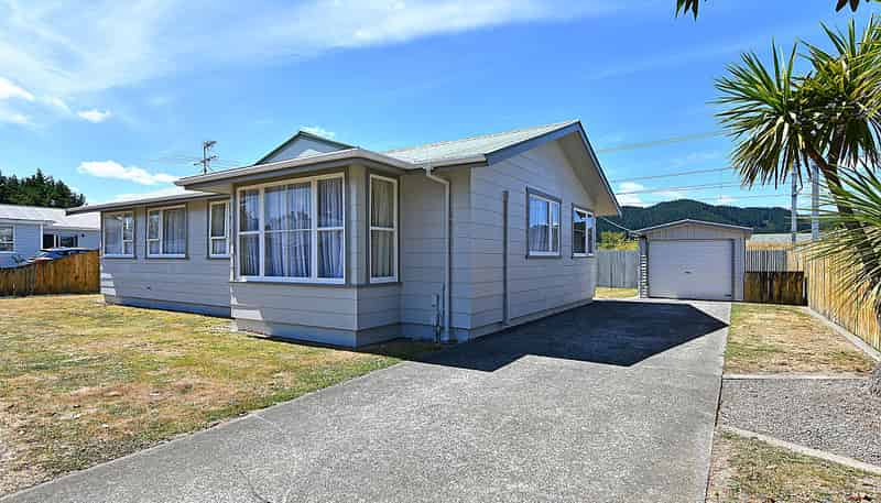 9 Phar Lap Grove, Trentham