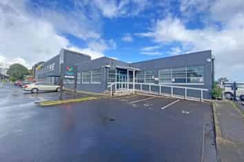 MODERN 926M² OFFICE WITH 29 CAR PARKS

