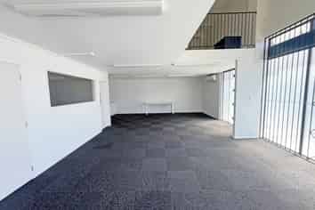 VERSATILE SHOWROOM AND OFFICE
