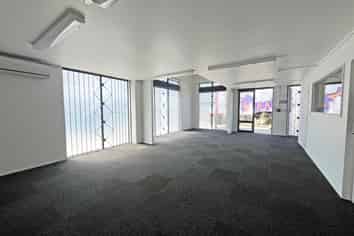 VERSATILE SHOWROOM AND OFFICE
