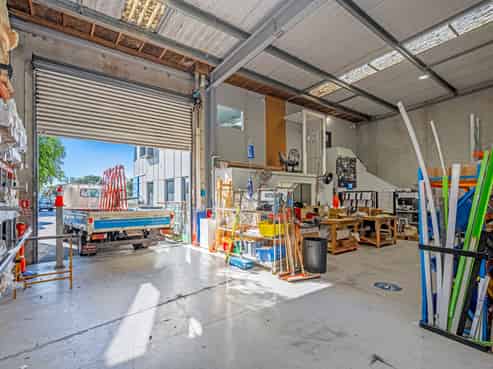 Glass Act – Long-Term Tenant, Brand-New Lease