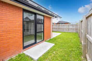 2/57 Waireka Road, Rototuna