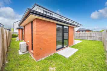 2/57 Waireka Road, Rototuna