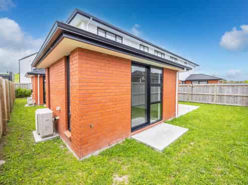 2/57 Waireka Road, Rototuna North