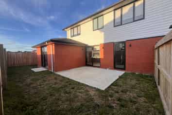 2/57 Waireka Road, Rototuna
