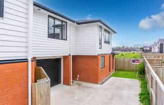 2/57 Waireka Road, Rototuna