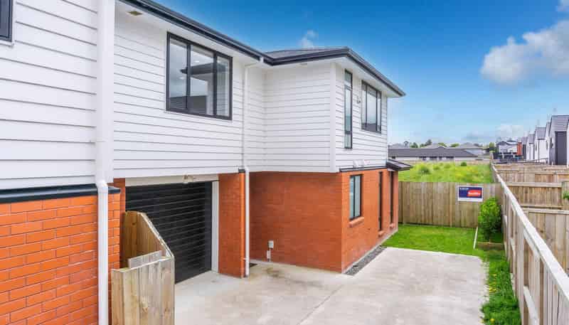 2/57 Waireka Road, Rototuna
