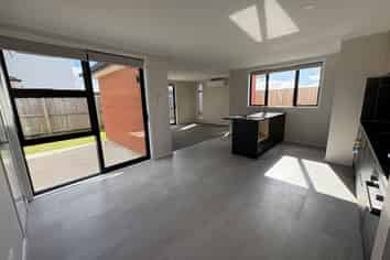 2/57 Waireka Road, Rototuna