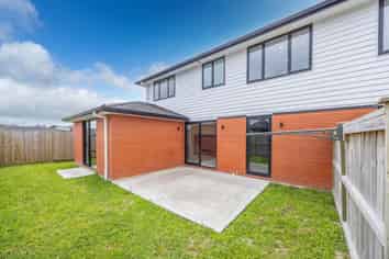 2/57 Waireka Road, Rototuna