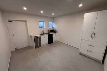 Discounted Rent In Prime Petone Location
