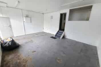 25M² RETAIL IN BASIN VIEW

