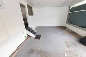 25M² RETAIL IN BASIN VIEW
