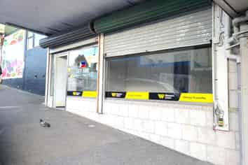 25M² RETAIL IN BASIN VIEW
