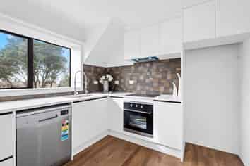 31A Girrahween Drive, Totara Vale