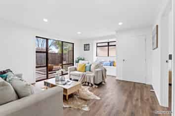 31A Girrahween Drive, Totara Vale