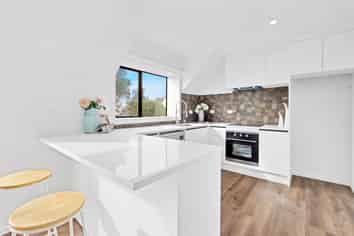 31A Girrahween Drive, Totara Vale