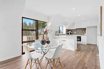 31A Girrahween Drive, Totara Vale