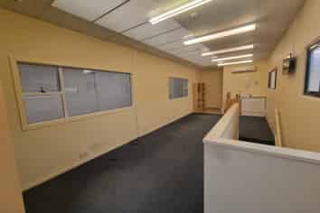 WAREHOUSE/OFFICE IN TAWA