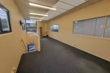 WAREHOUSE/OFFICE IN TAWA