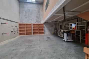 WAREHOUSE/OFFICE IN TAWA