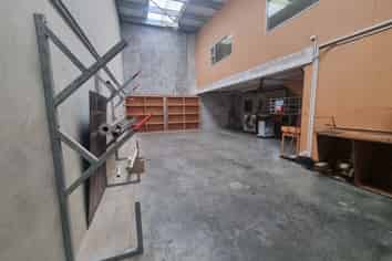 WAREHOUSE/OFFICE IN TAWA