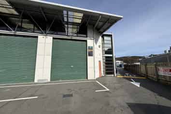 WAREHOUSE/OFFICE IN TAWA