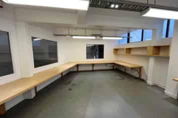 KINGSLAND WAREHOUSE / OFFICE WITH ROLLER DOOR
