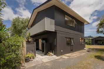 211 Mangakahia Drive, Whangapoua
