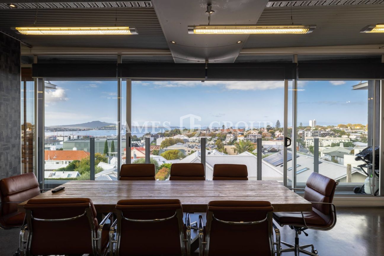 TURN-KEY OFFICE WITH POLISHED CONCRETE FLOORS - Vista 4