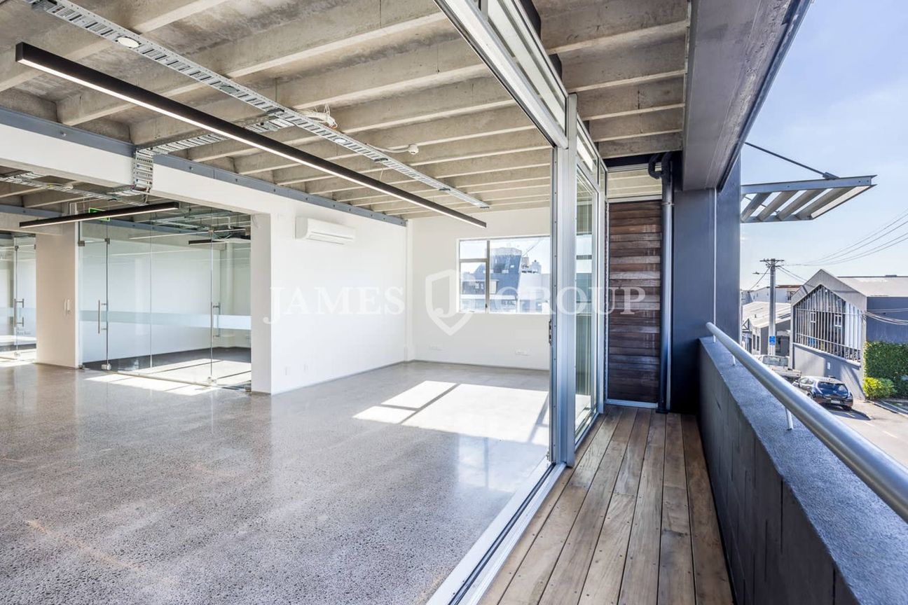 TURN-KEY OFFICE WITH POLISHED CONCRETE FLOORS - Vista 3