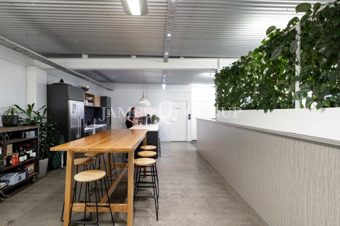 TURN-KEY OFFICE WITH POLISHED CONCRETE FLOORS - Vista 6
