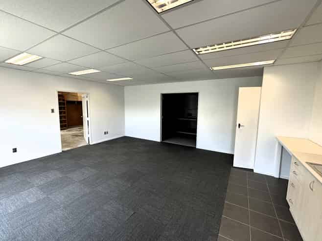 Onekawa workshop, office and large yard