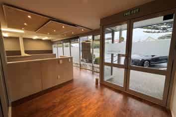 Stylish Office in Coastal Hub
