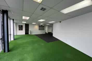 KINGSLAND WAREHOUSE / OFFICE WITH ROLLER DOOR
