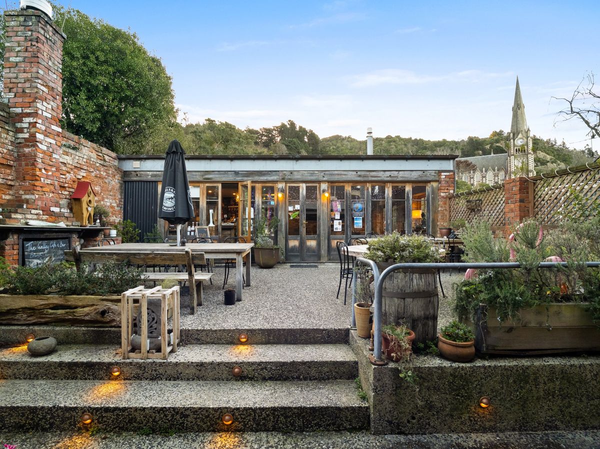 Prime Mixed-Use Investment - Still Available! - Ansicht 3