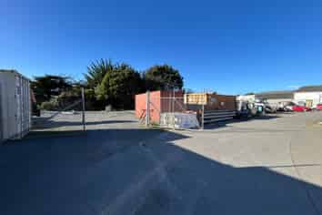 Fully Fenced Discreet Yard