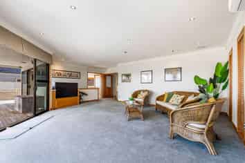 18 De Luen Avenue, Tindalls Beach