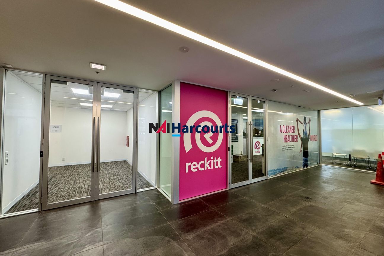 Sleek Office Tenancy With Ample Parking - Vista 4