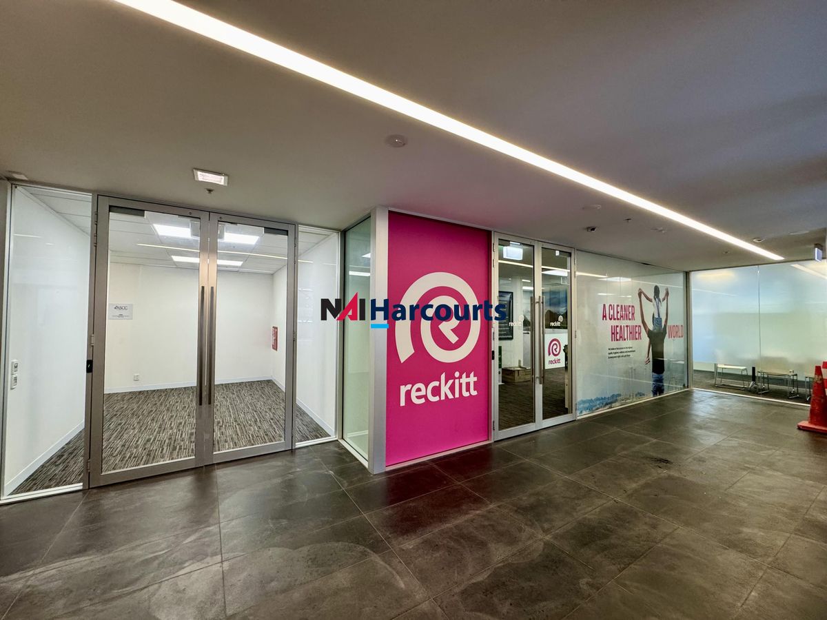 Sleek Office Tenancy With Ample Parking - Ansicht 4