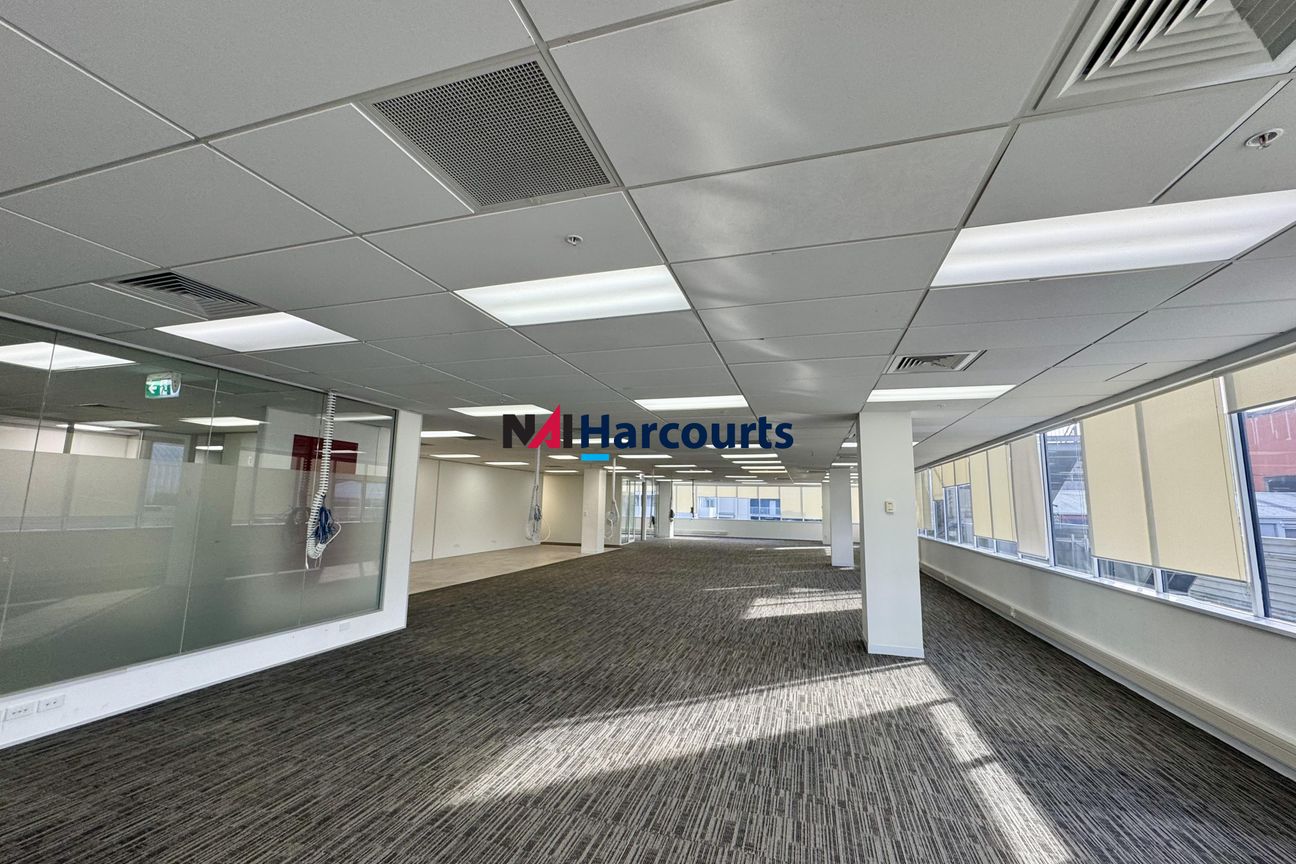 Sleek Office Tenancy With Ample Parking - Altro