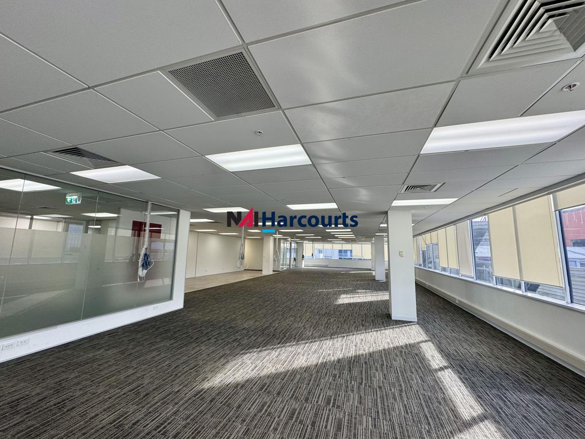Sleek Office Tenancy With Ample Parking - Mehr