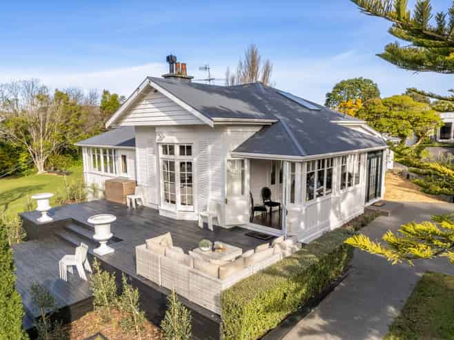 33 Wairere Road, Belmont